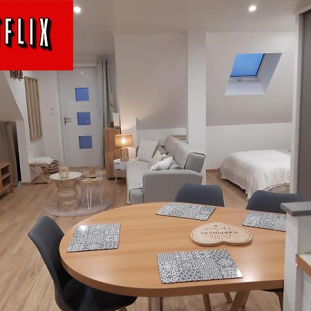 Studio Cosy Spacieux Lumineux Avec Terrasse Vezelois Luaran gambar