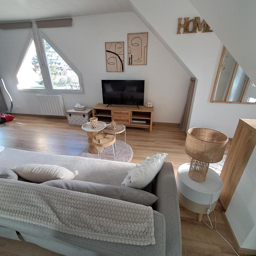 Studio Cosy Spacieux Lumineux Avec Terrasse Vezelois Luaran gambar