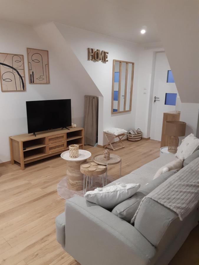 Studio Cosy Spacieux Lumineux Avec Terrasse Vezelois Luaran gambar