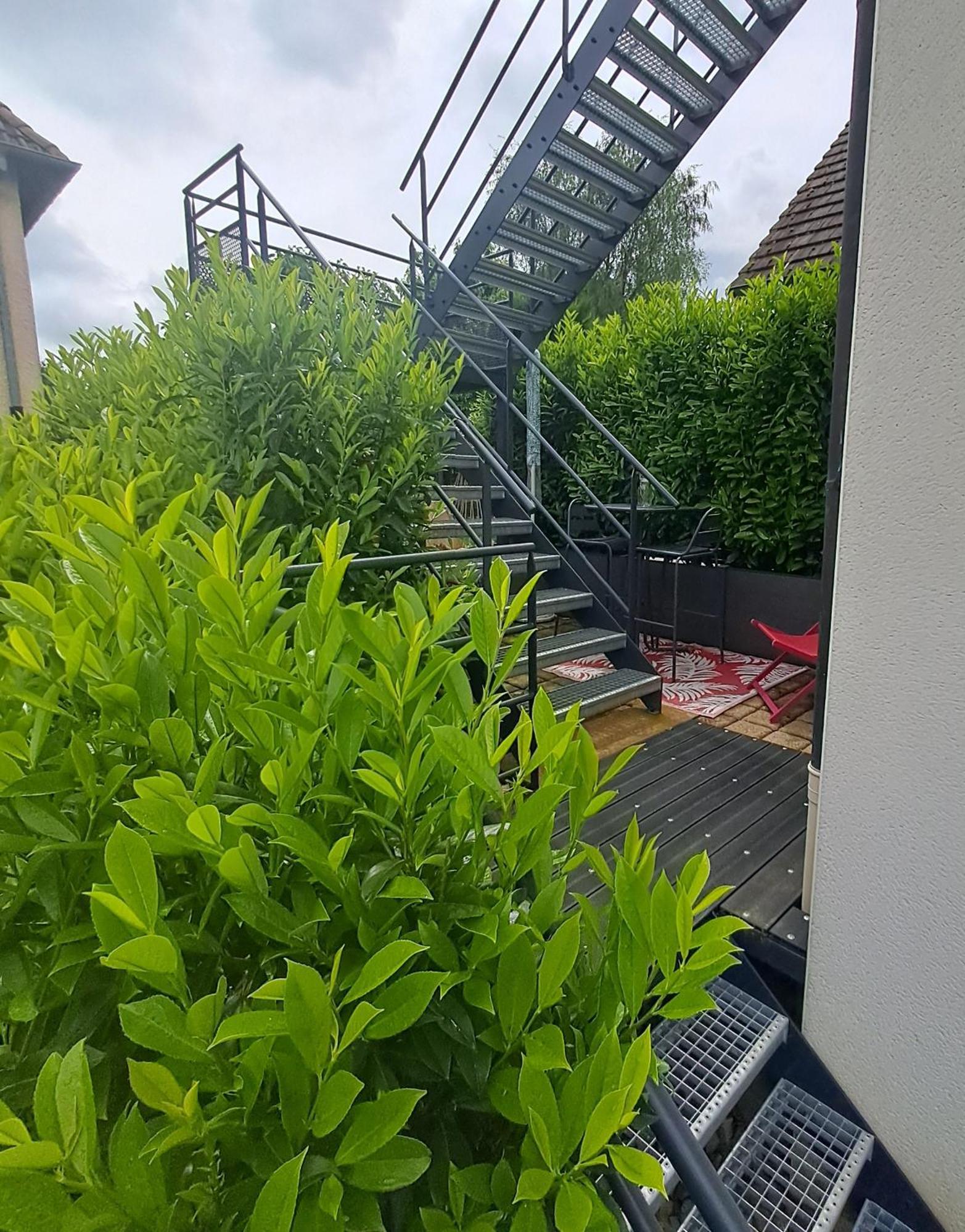 Studio Cosy Spacieux Lumineux Avec Terrasse Vezelois Luaran gambar