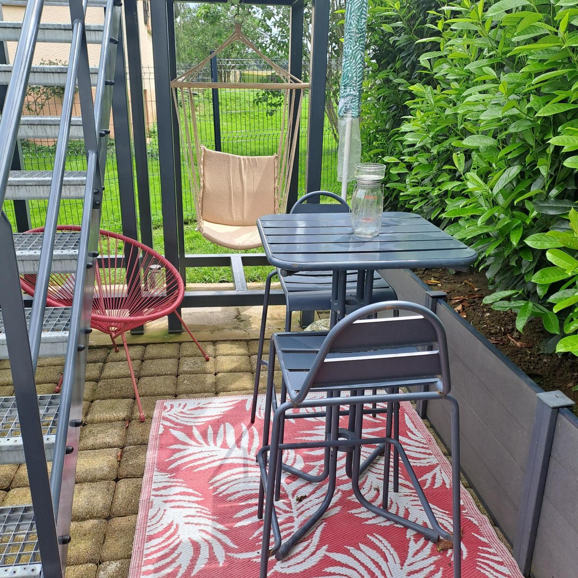 Studio Cosy Spacieux Lumineux Avec Terrasse Vezelois Luaran gambar
